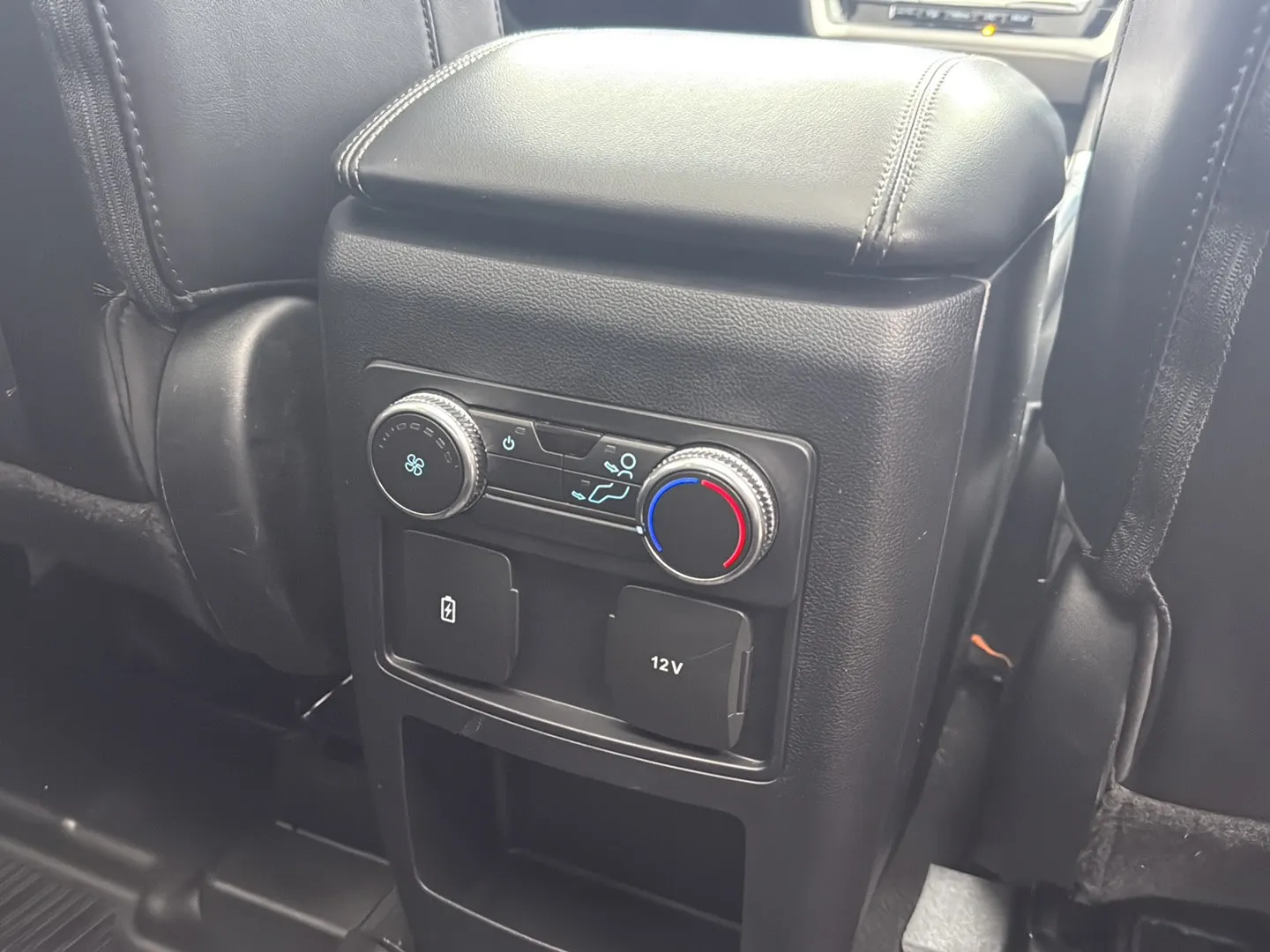 Ford Explorer photo 30