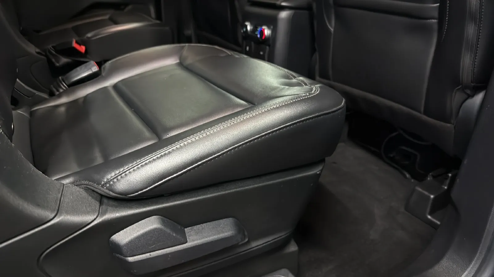 Ford Explorer photo 26