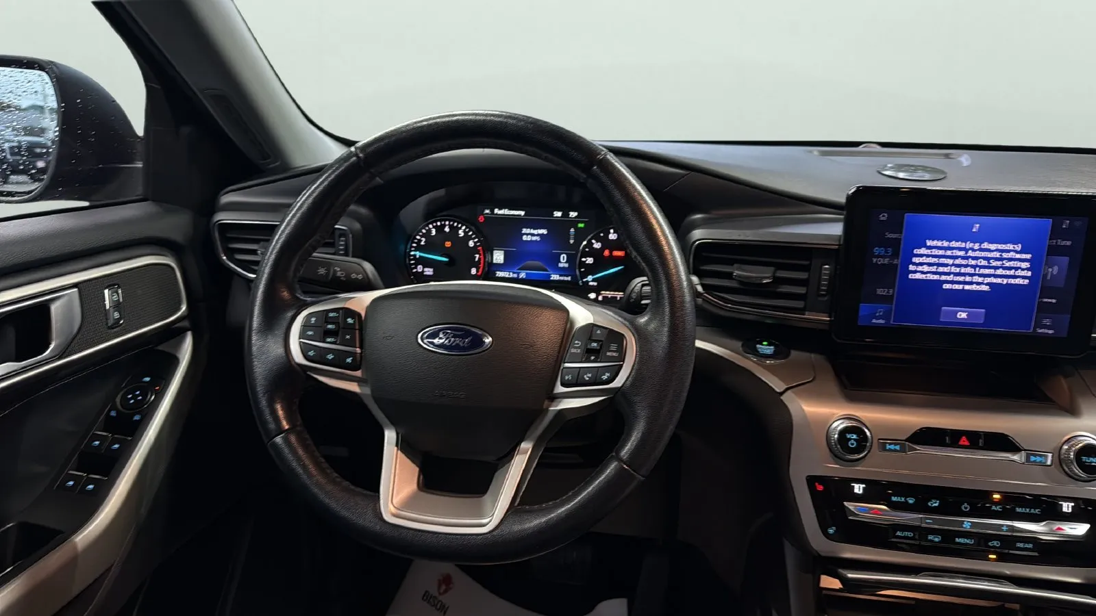 Ford Explorer photo 12