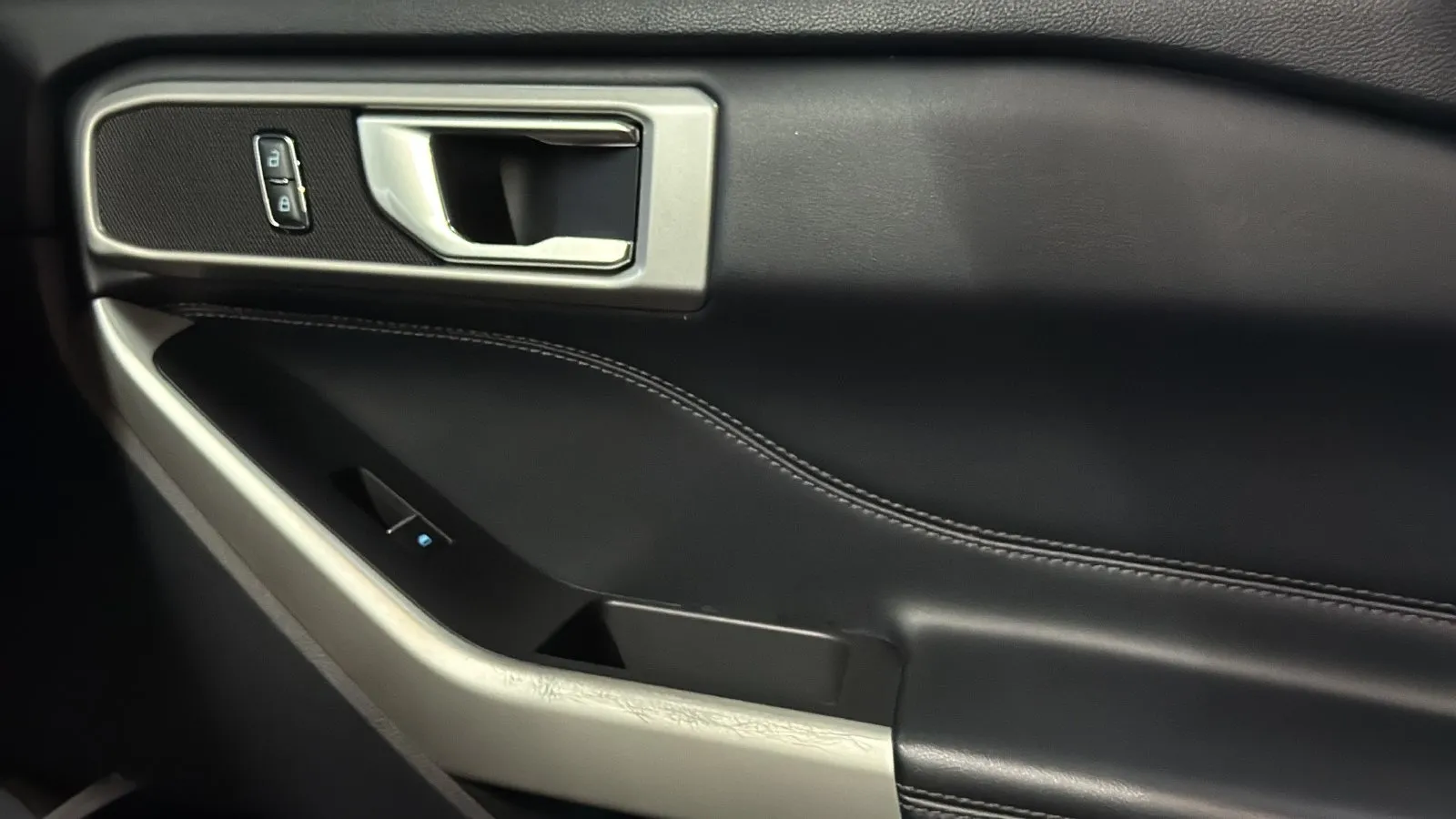 Ford Explorer photo 23