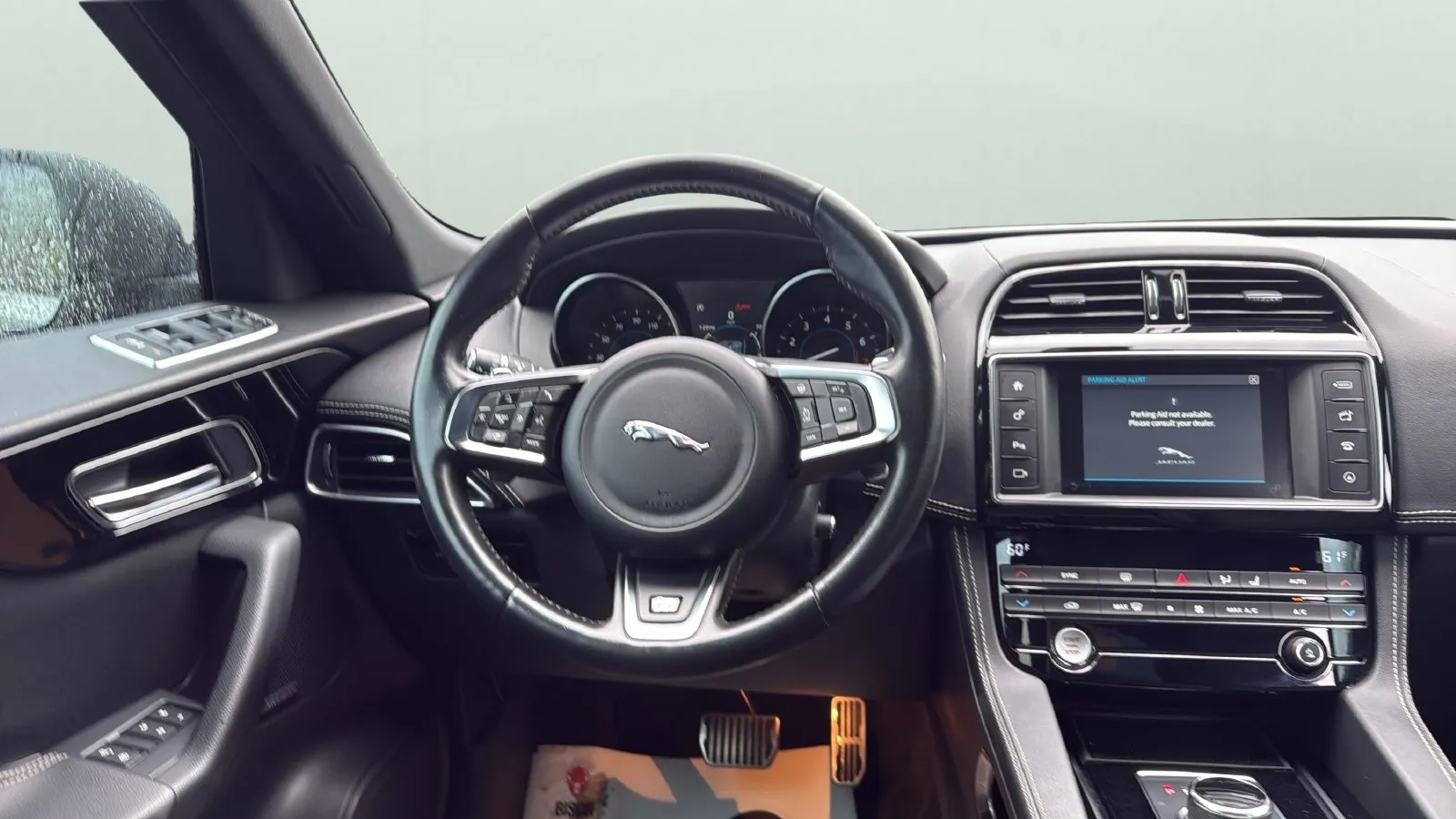 Jaguar F-PACE photo 10