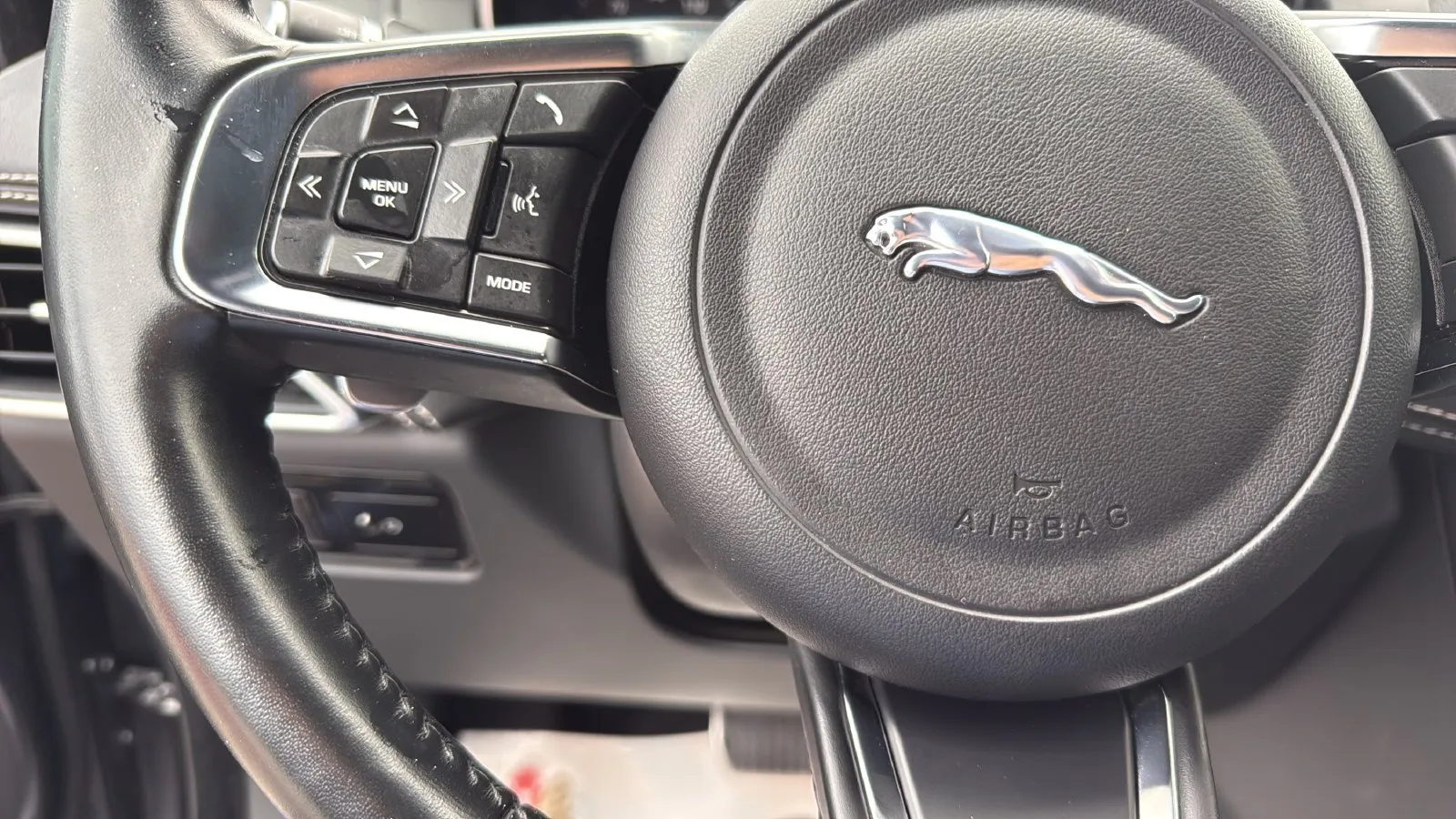 Jaguar F-PACE photo 14