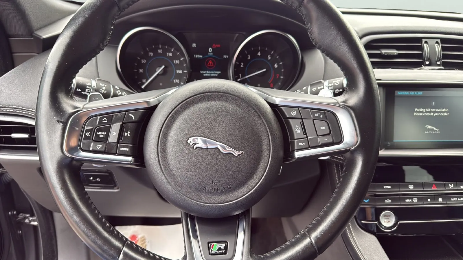 Jaguar F-PACE photo 12
