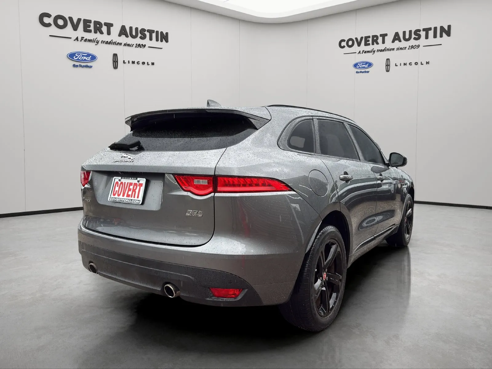 Jaguar F-PACE photo 5