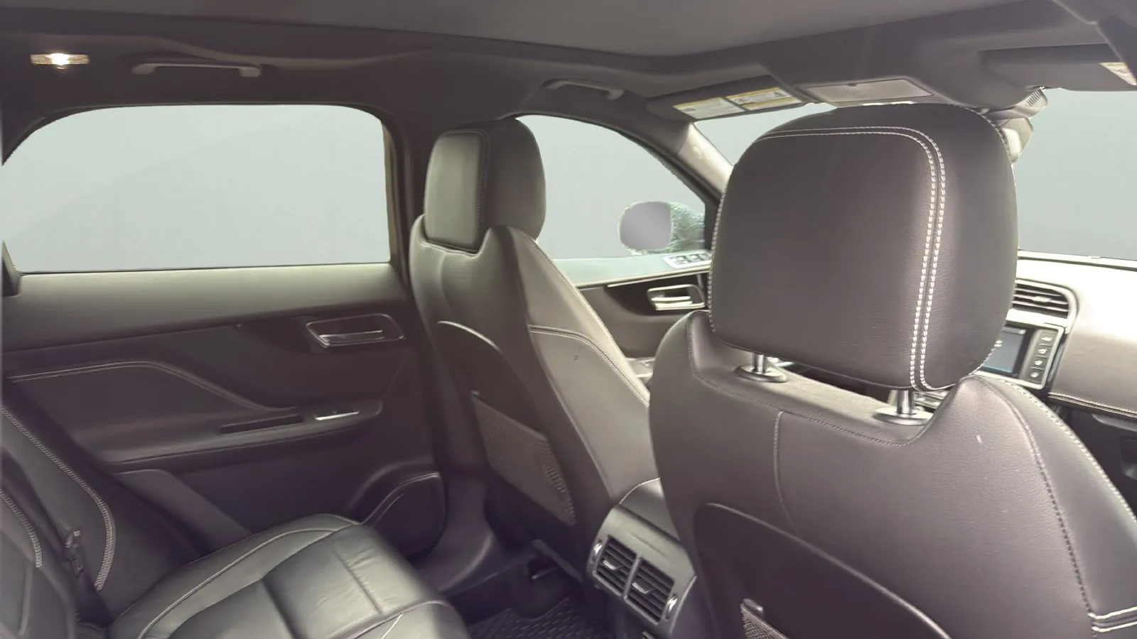 Jaguar F-PACE photo 26