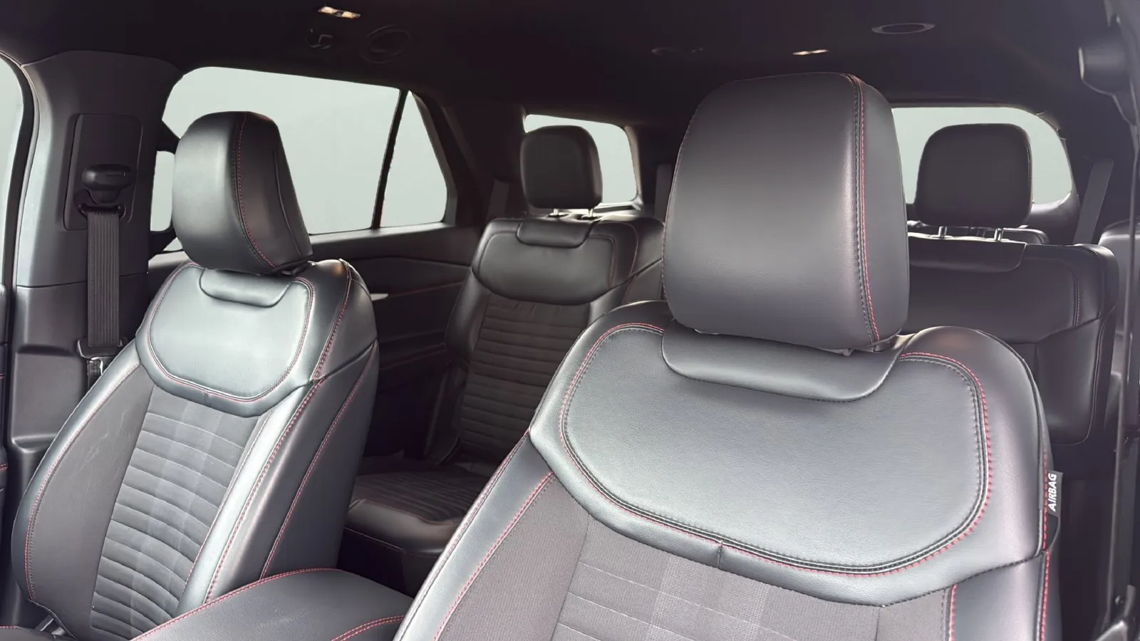 Ford Explorer photo 9