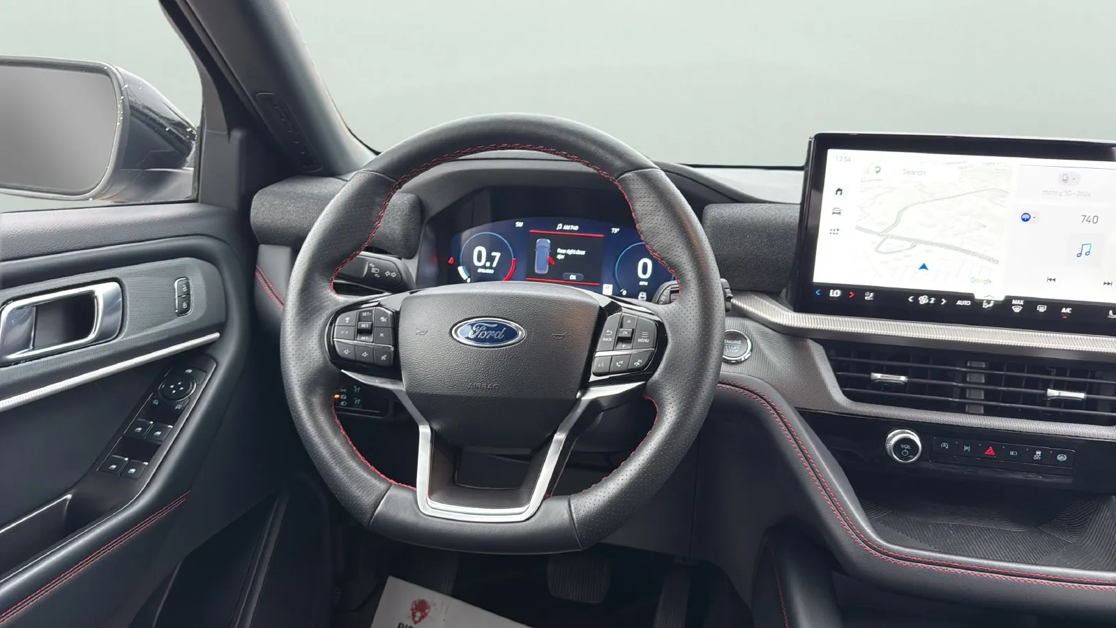 Ford Explorer photo 12