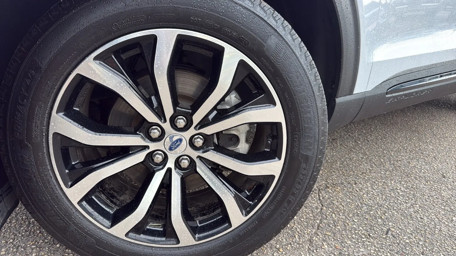 Ford Explorer photo 28