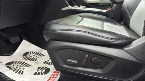 More photos of 2022 Ford Explorer XLT at Covert Ford Lincoln, TX