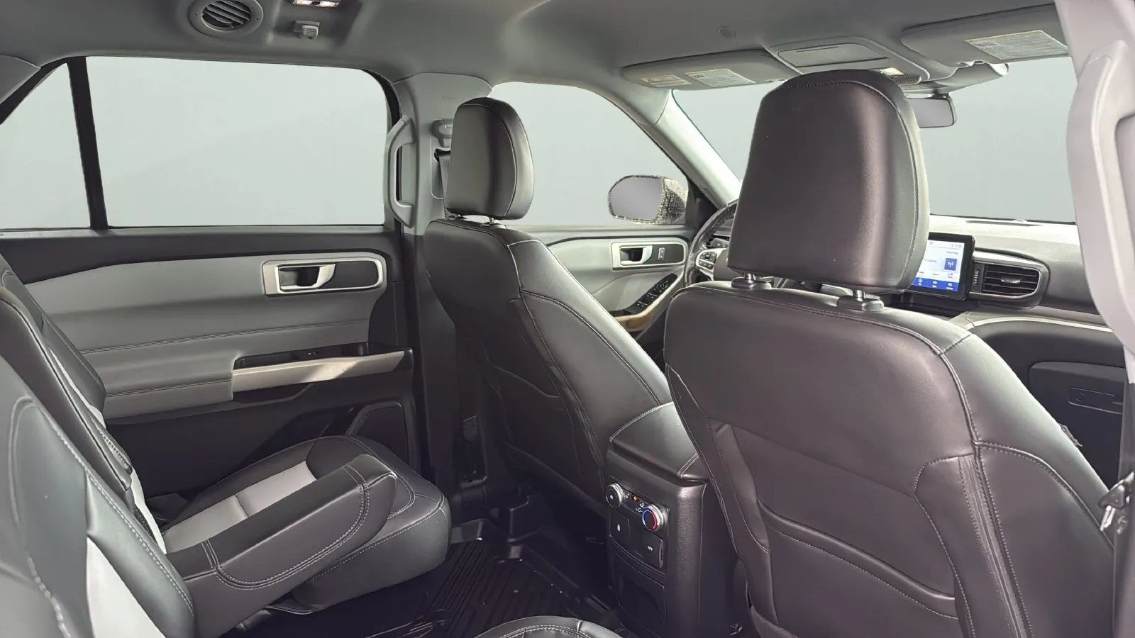 Ford Explorer photo 23
