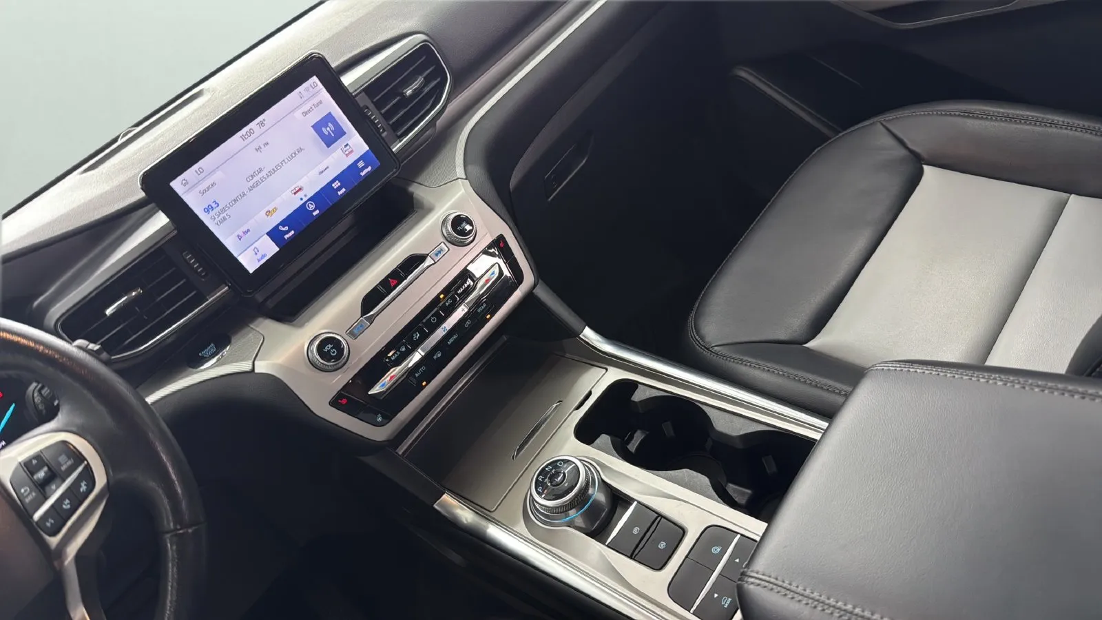 Ford Explorer photo 15
