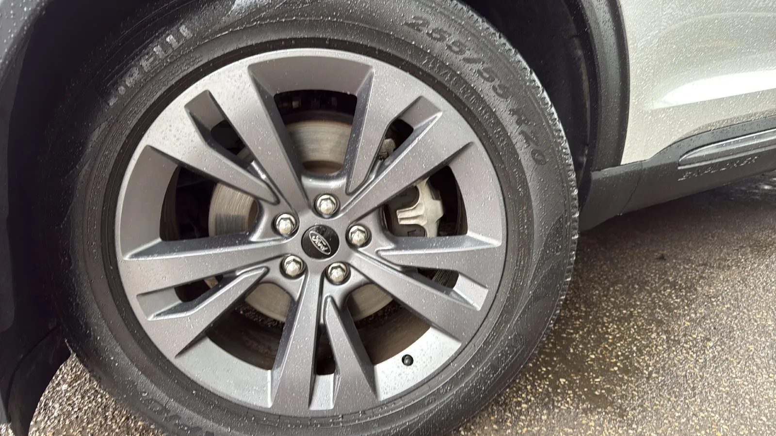 Ford Explorer photo 24