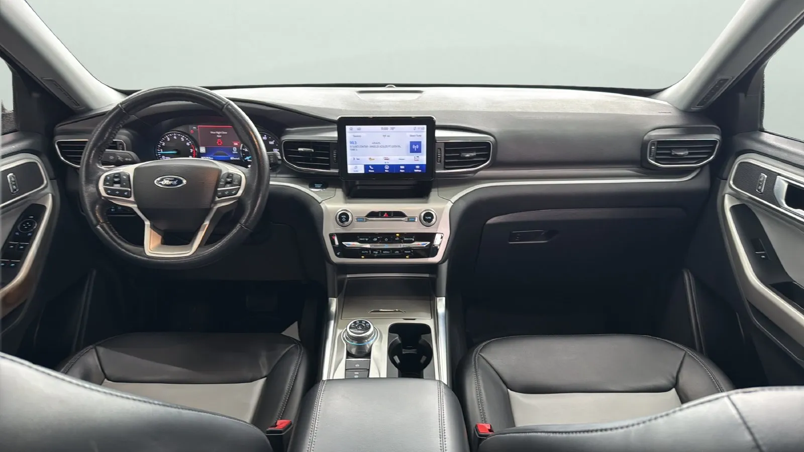 Ford Explorer photo 16