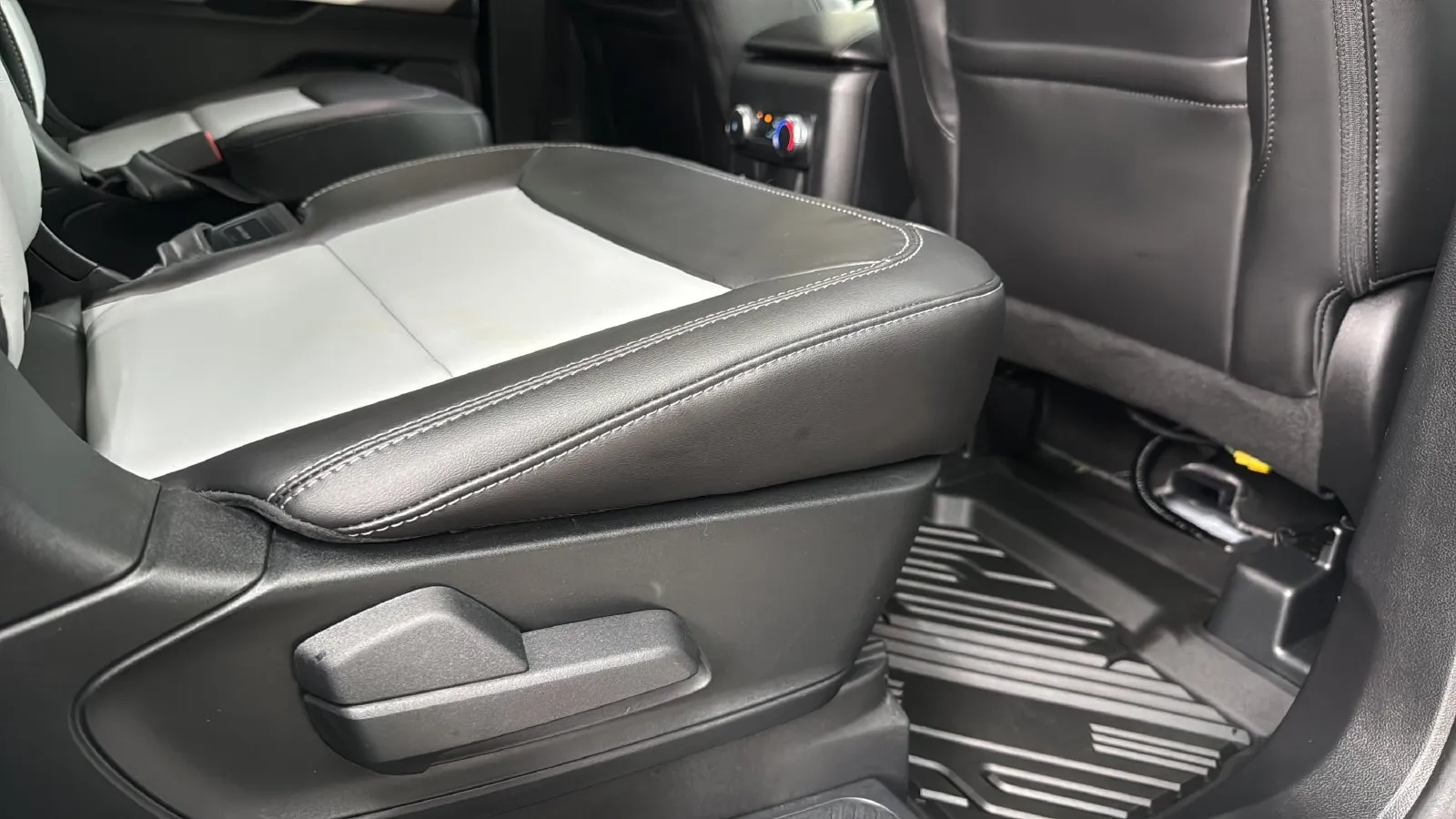 Ford Explorer photo 21