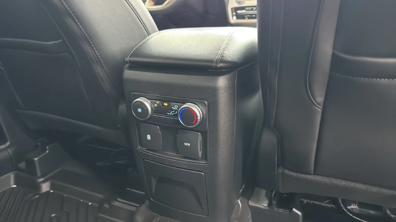 Ford Explorer photo 22