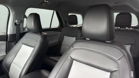 More photos of 2022 Ford Explorer XLT at Covert Ford Lincoln, TX
