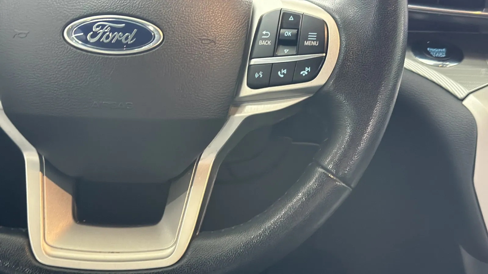 Ford Explorer photo 10