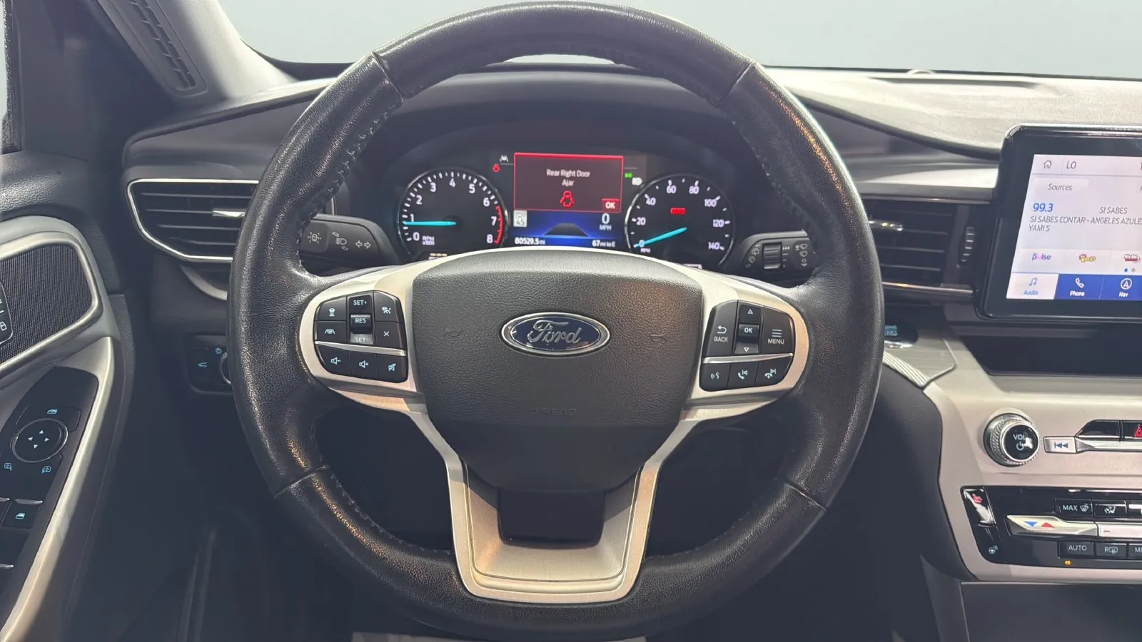 Ford Explorer photo 9