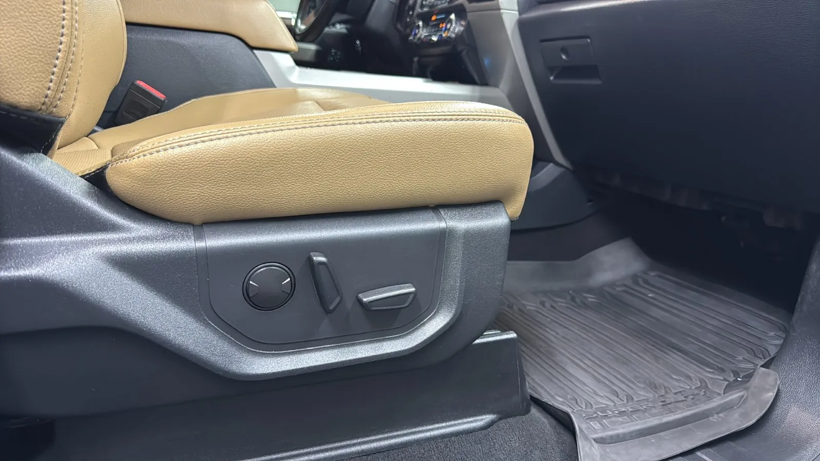 Ford F-250SD photo 24