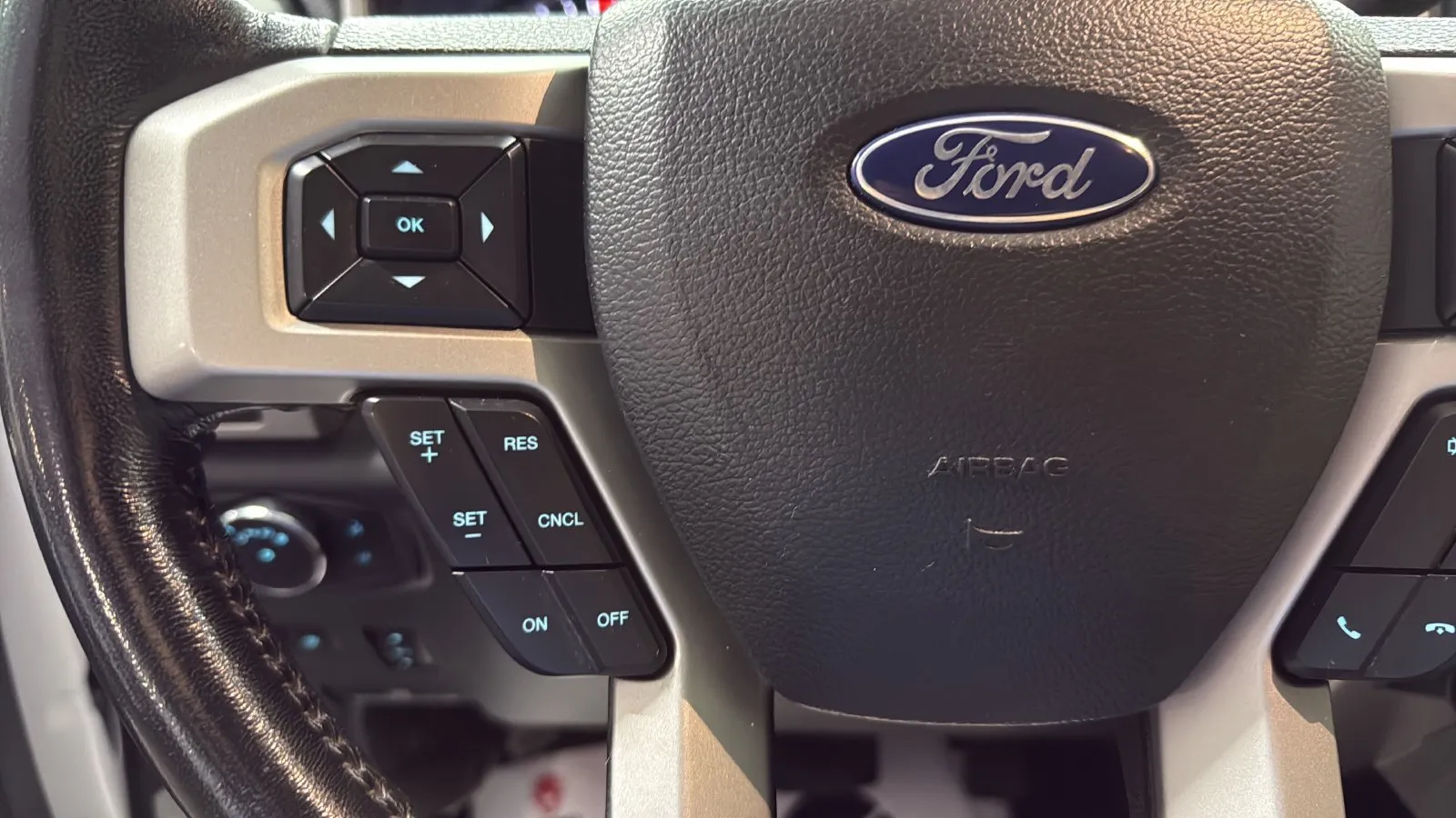 Ford F-250SD photo 16