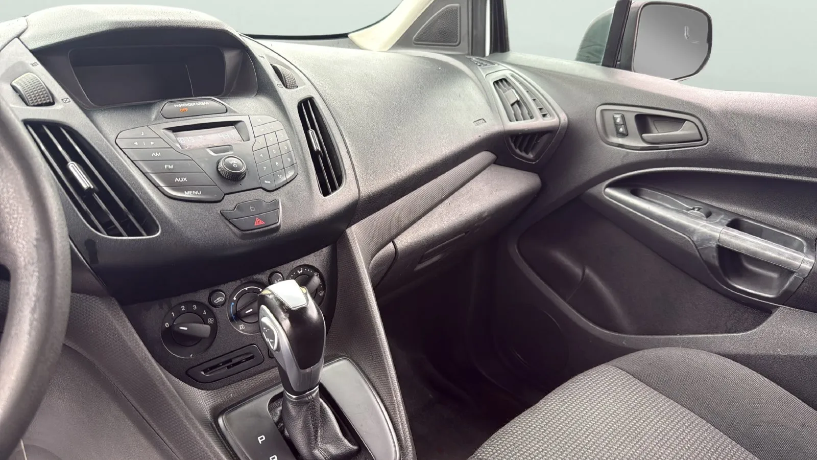 Ford Transit Connect photo 9