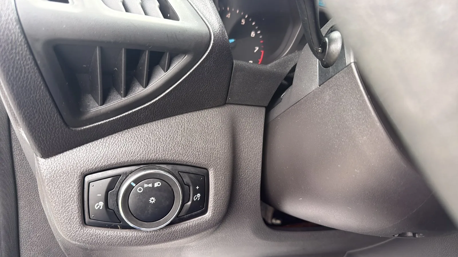 Ford Transit Connect photo 7