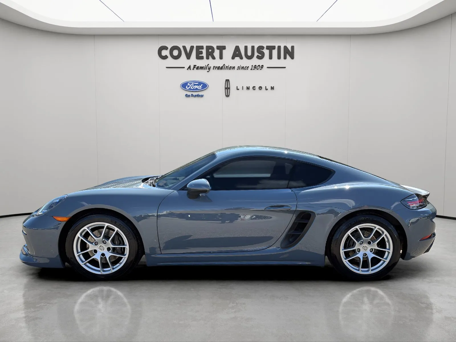 Porsche 718 Cayman photo 2