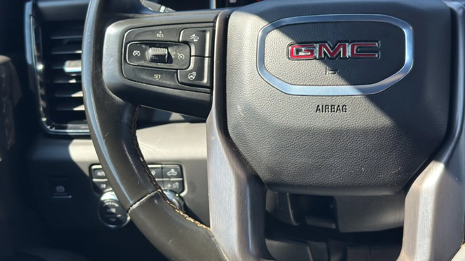 GMC Sierra photo 16
