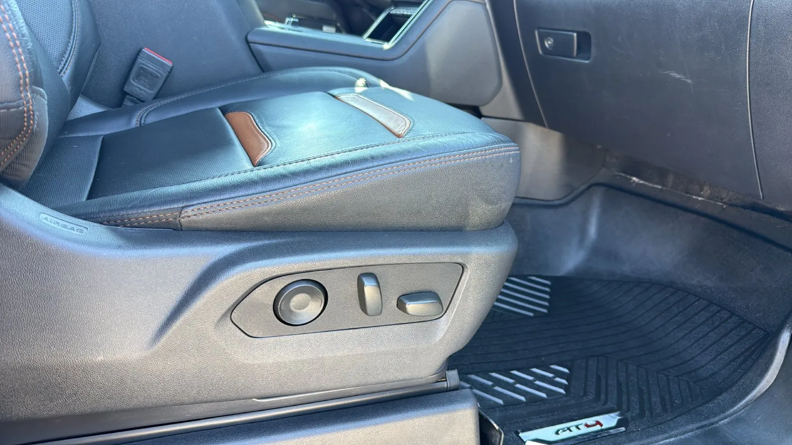 GMC Sierra photo 24