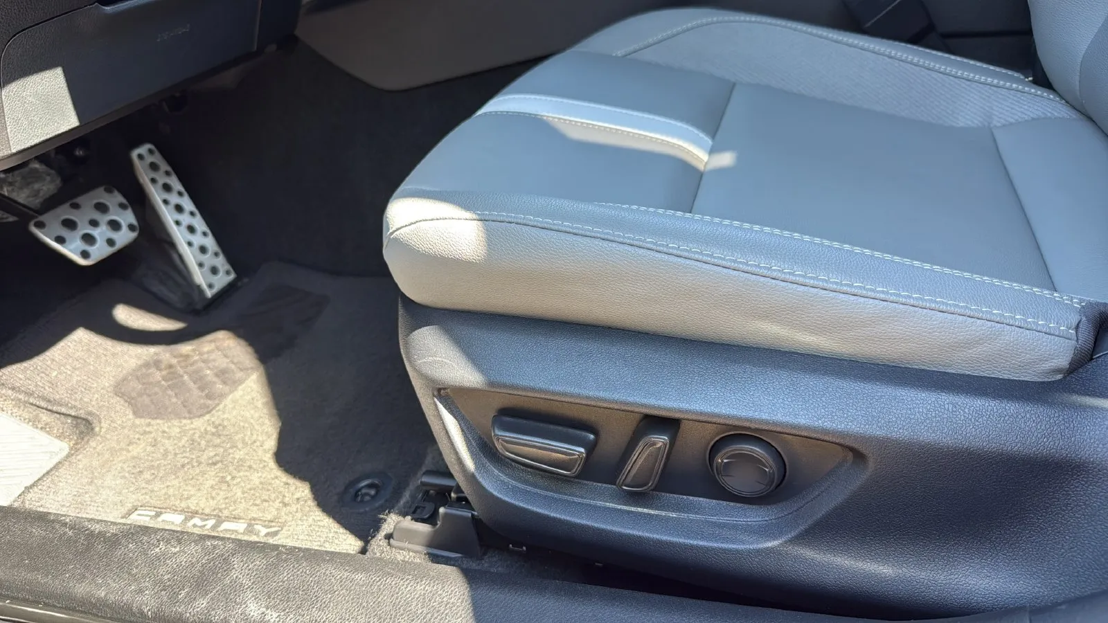 Toyota Camry photo 10