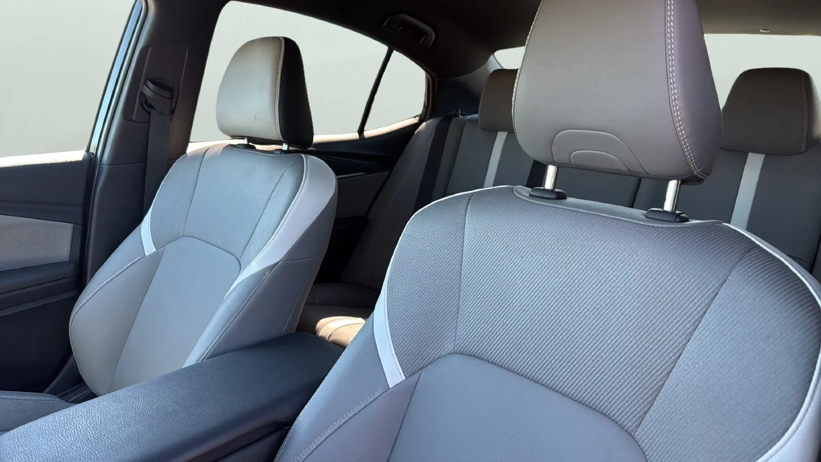 Toyota Camry photo 9