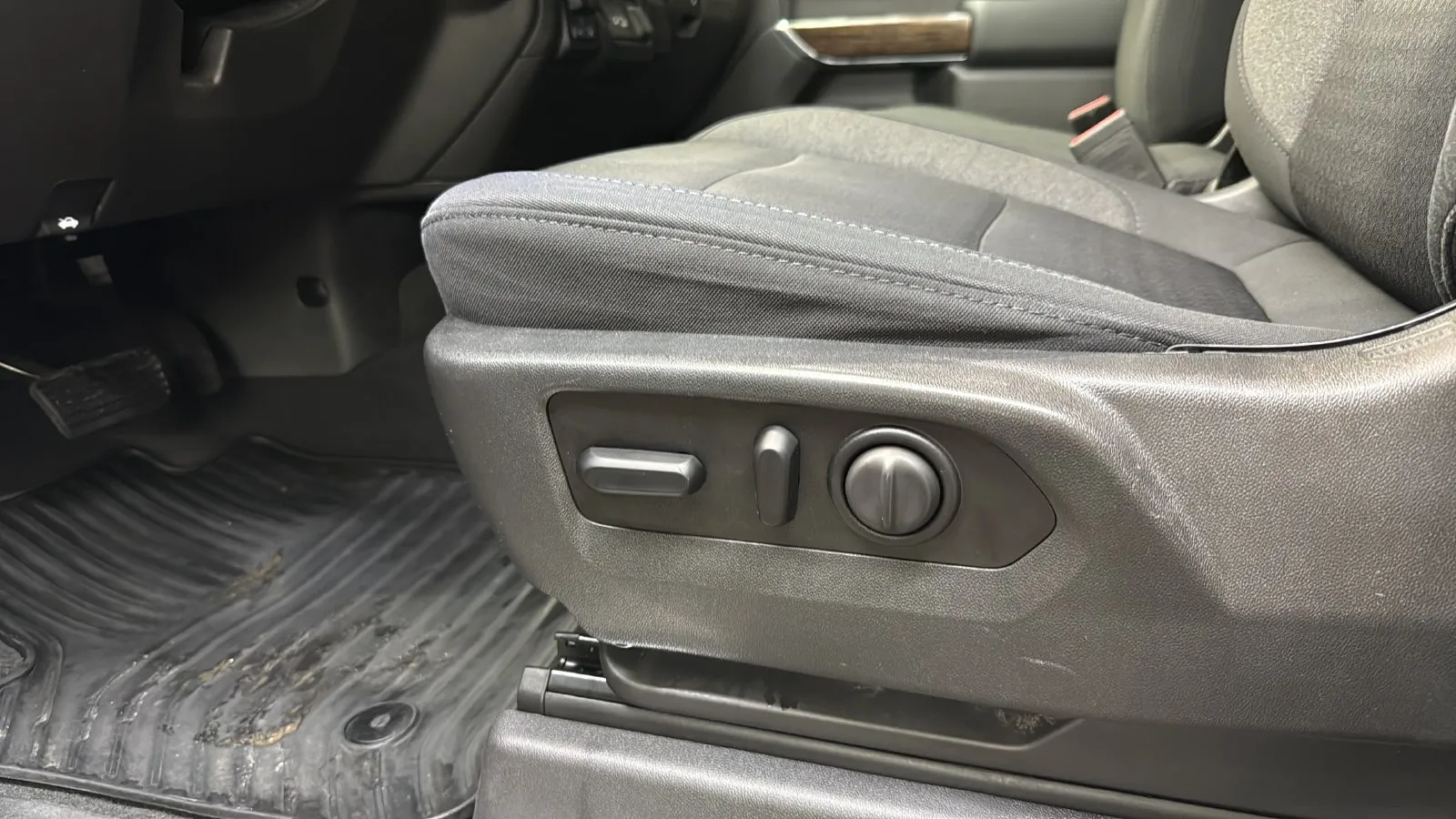 GMC Sierra photo 8