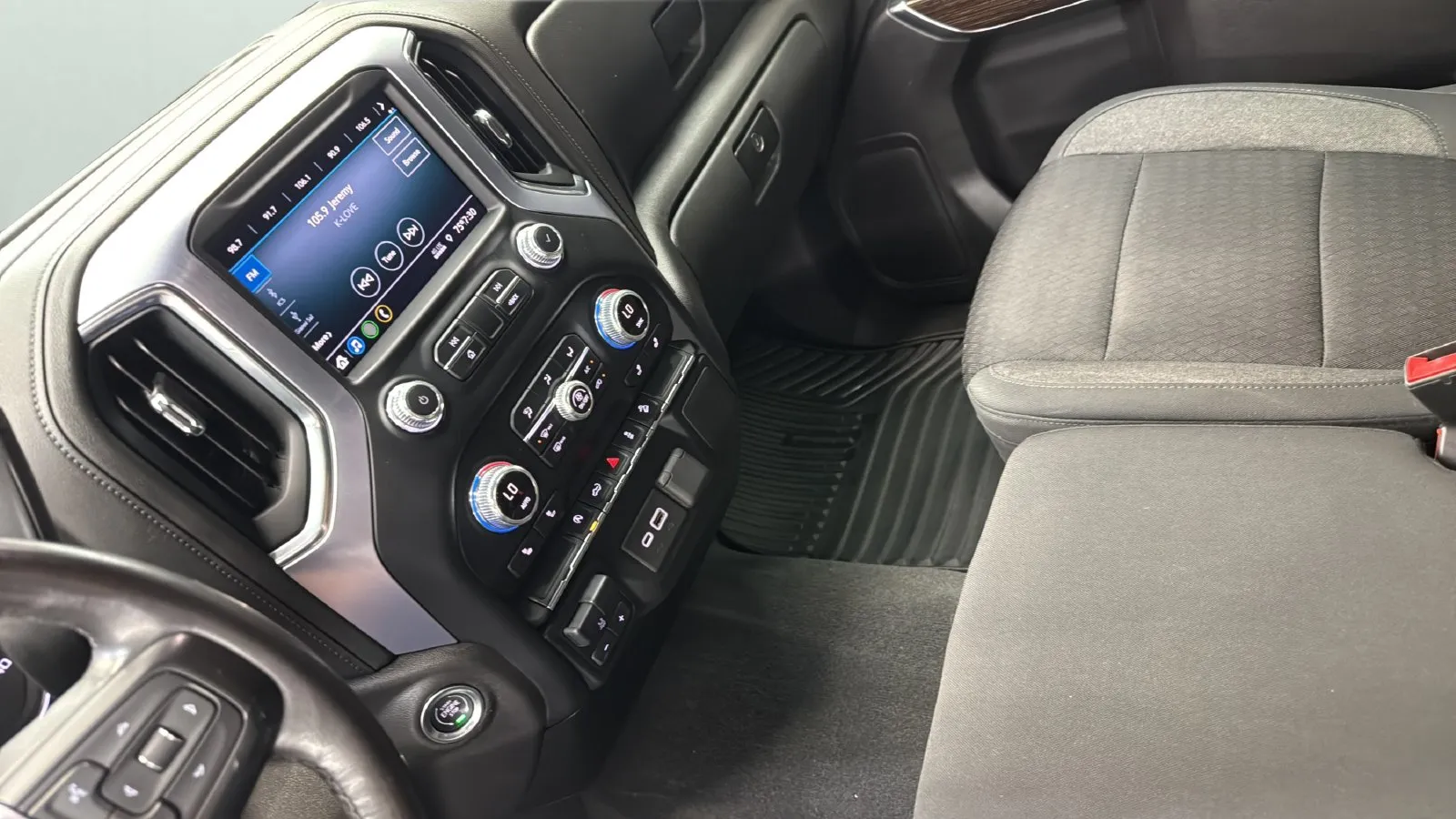 GMC Sierra photo 18