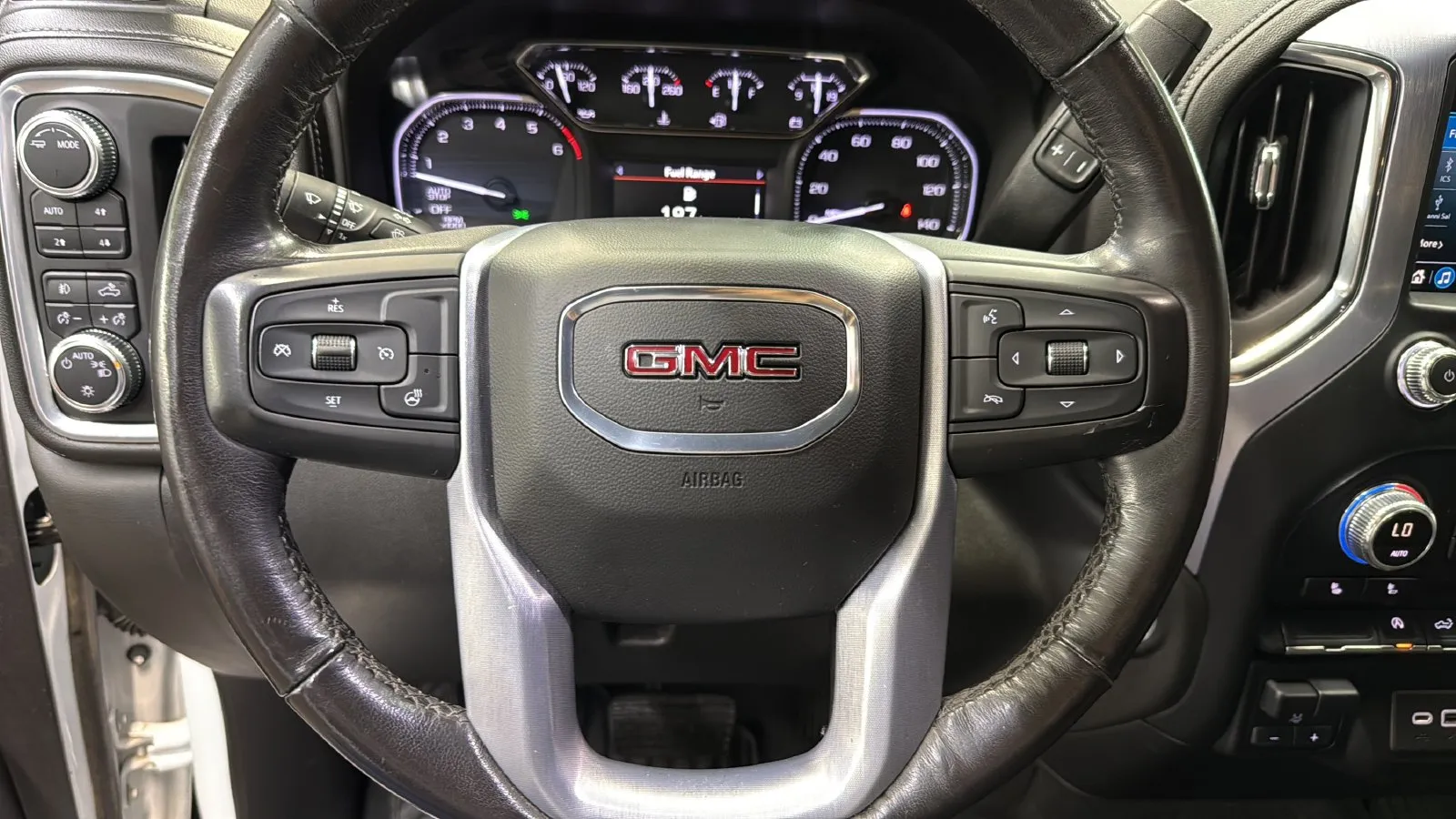 GMC Sierra photo 12