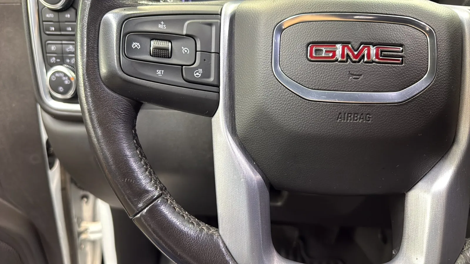 GMC Sierra photo 14