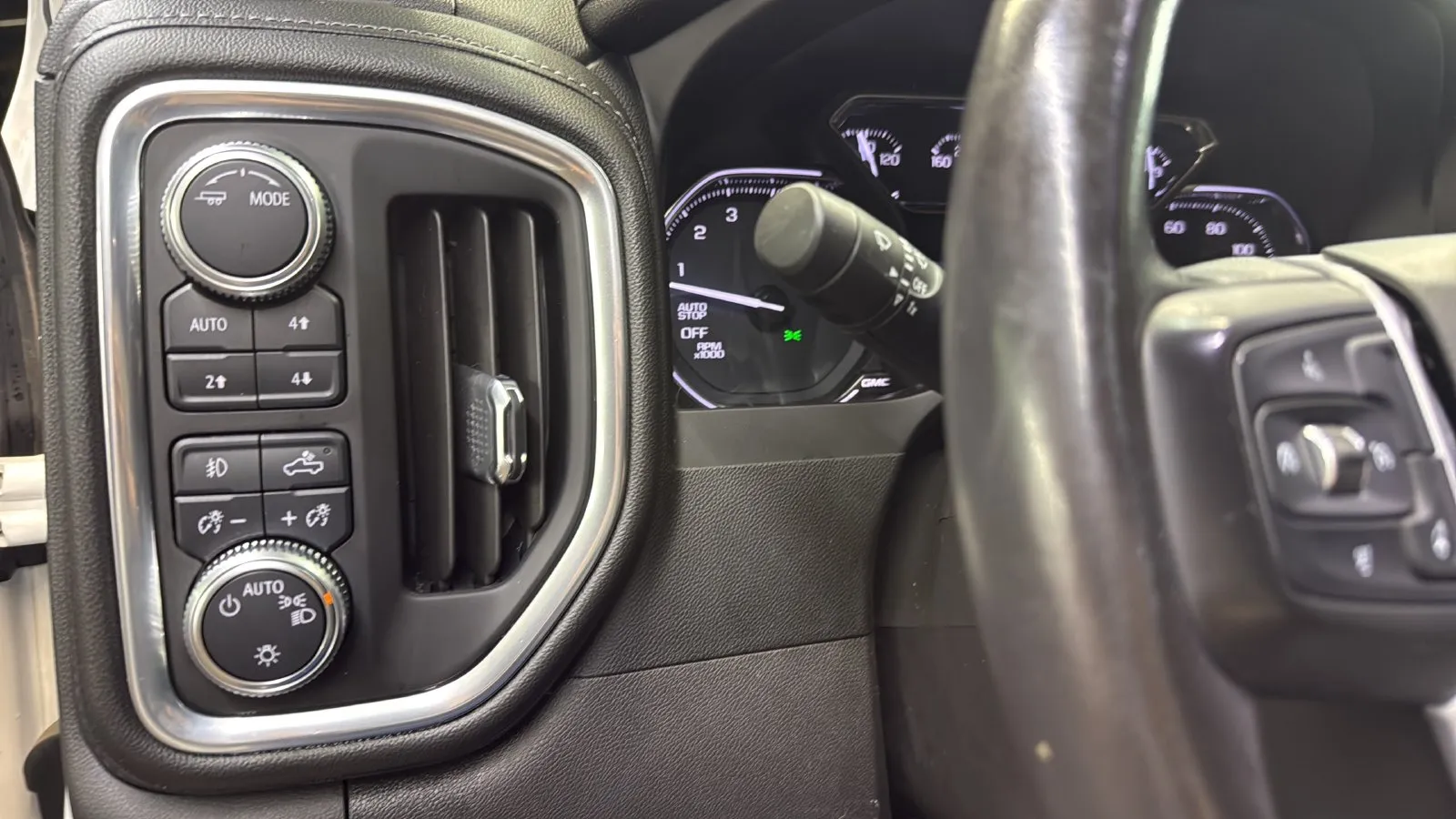GMC Sierra photo 15
