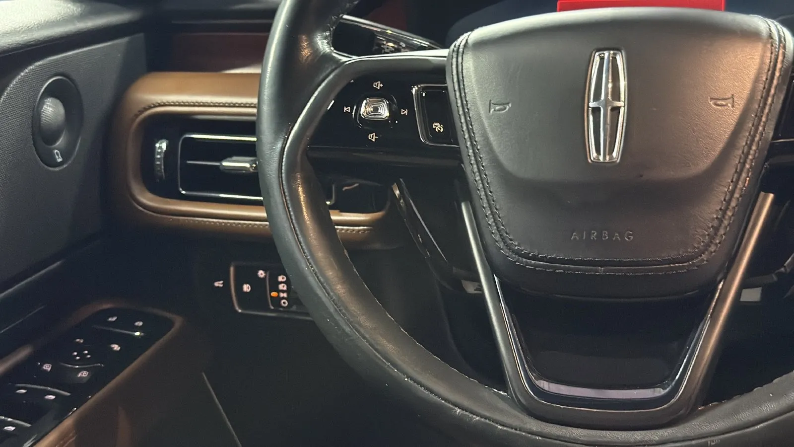 Lincoln Aviator photo 16
