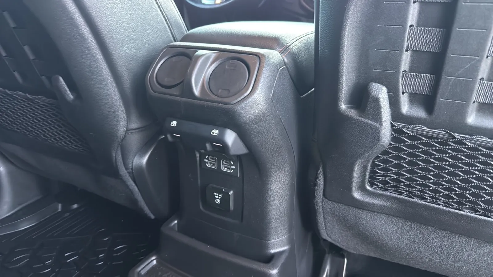 Jeep Wrangler photo 27