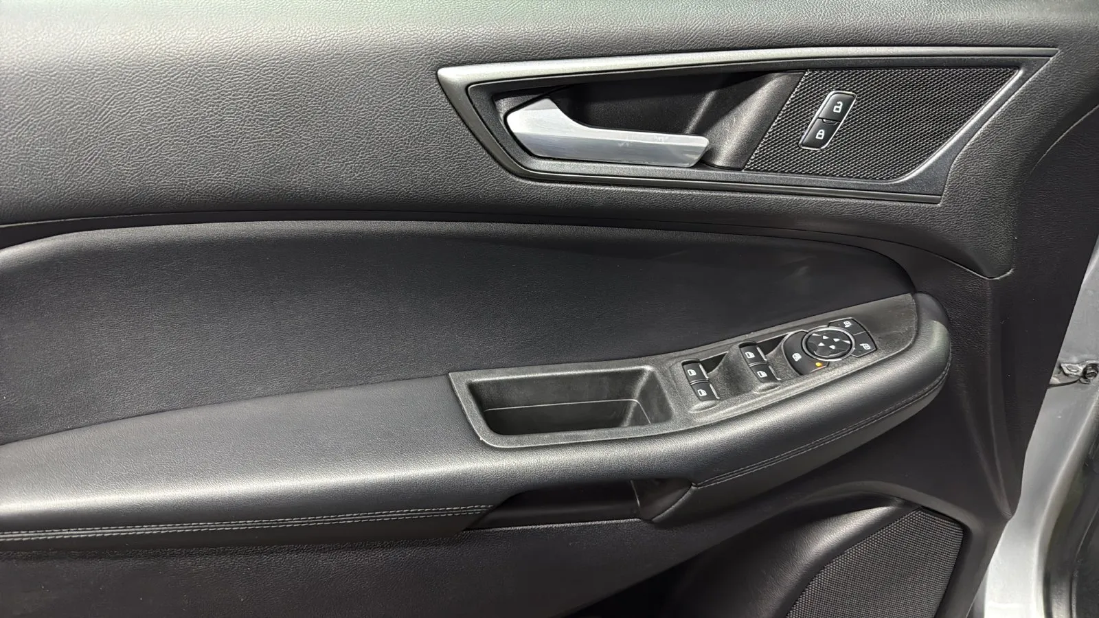 Ford Edge photo 11