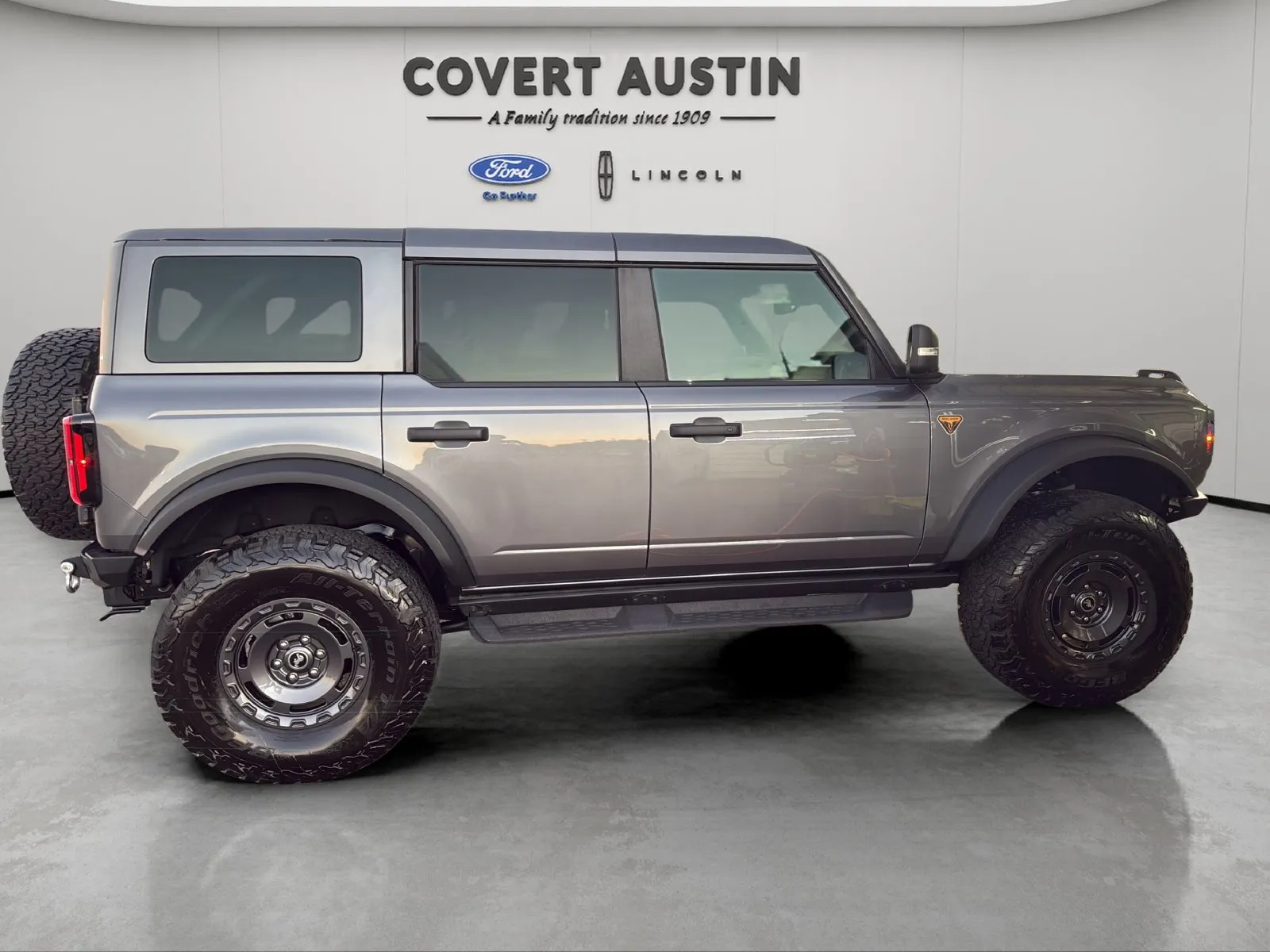 Ford Bronco photo 6