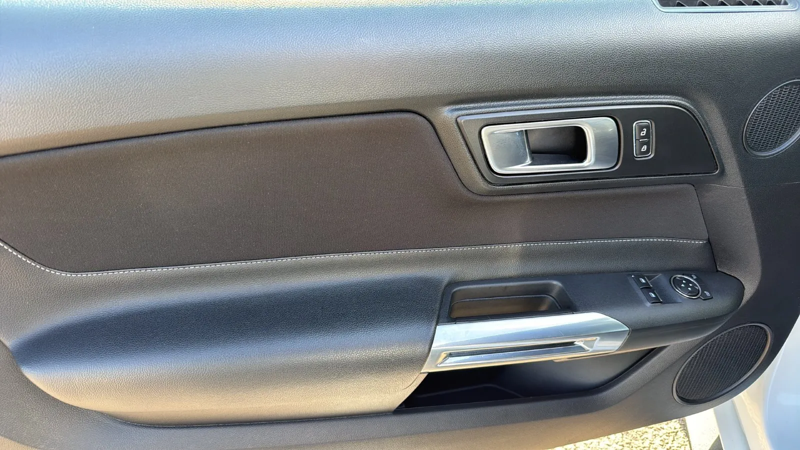 Ford Mustang photo 11
