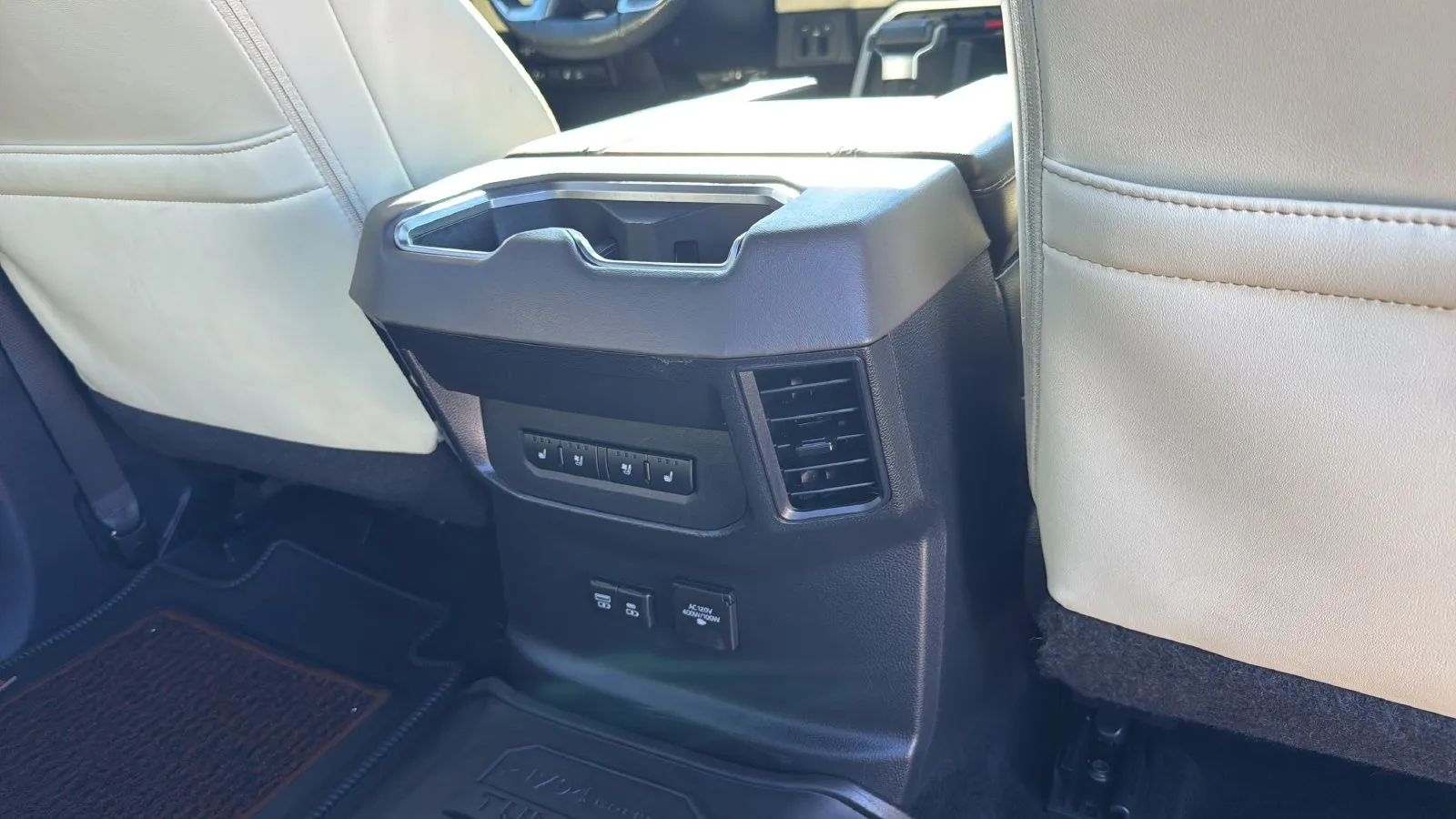 Toyota Tundra photo 25