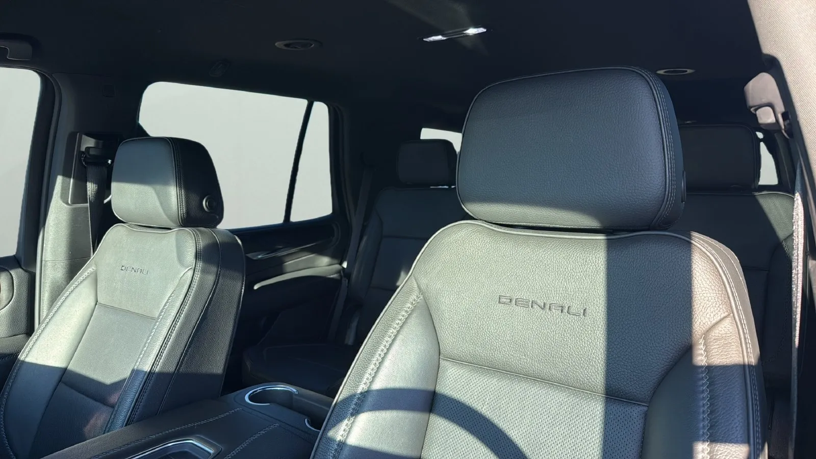 GMC Yukon photo 9