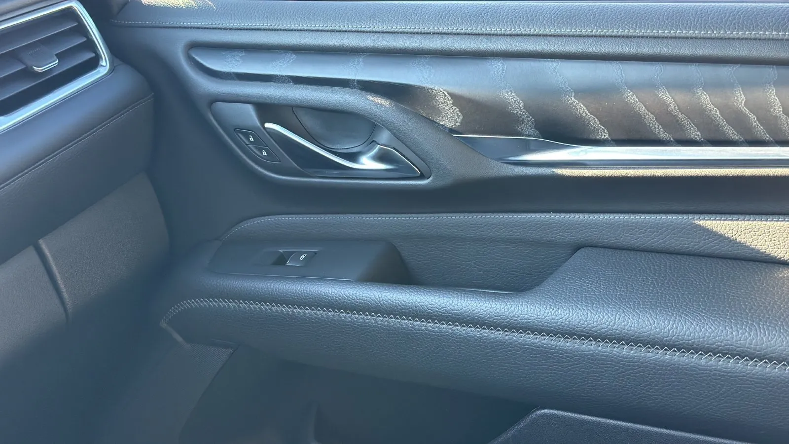 GMC Yukon photo 23