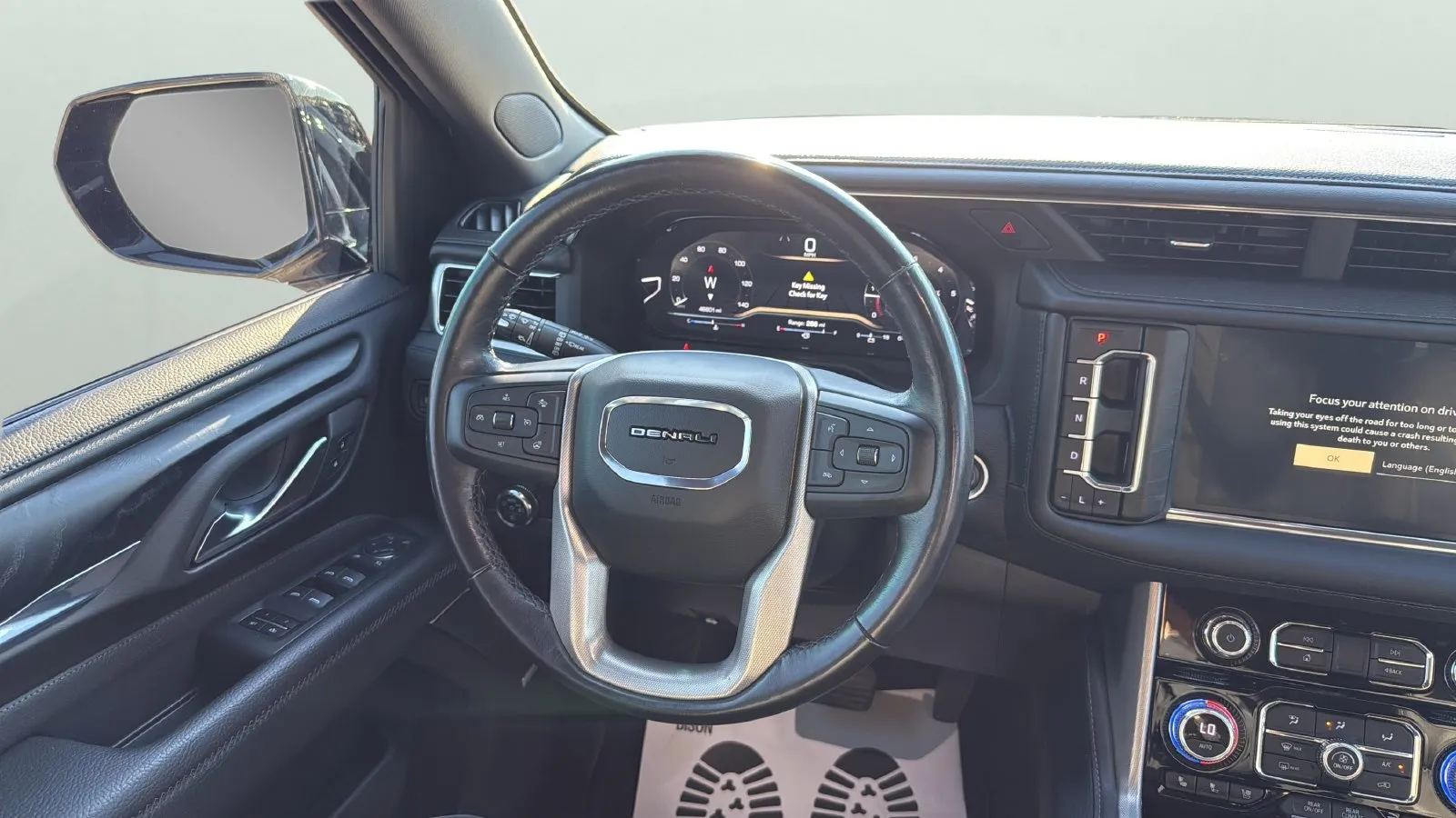 GMC Yukon photo 12