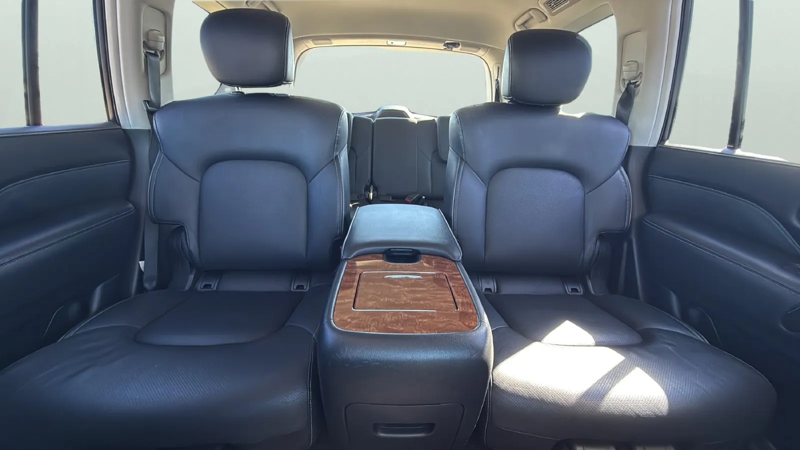 Infiniti QX80 photo 25