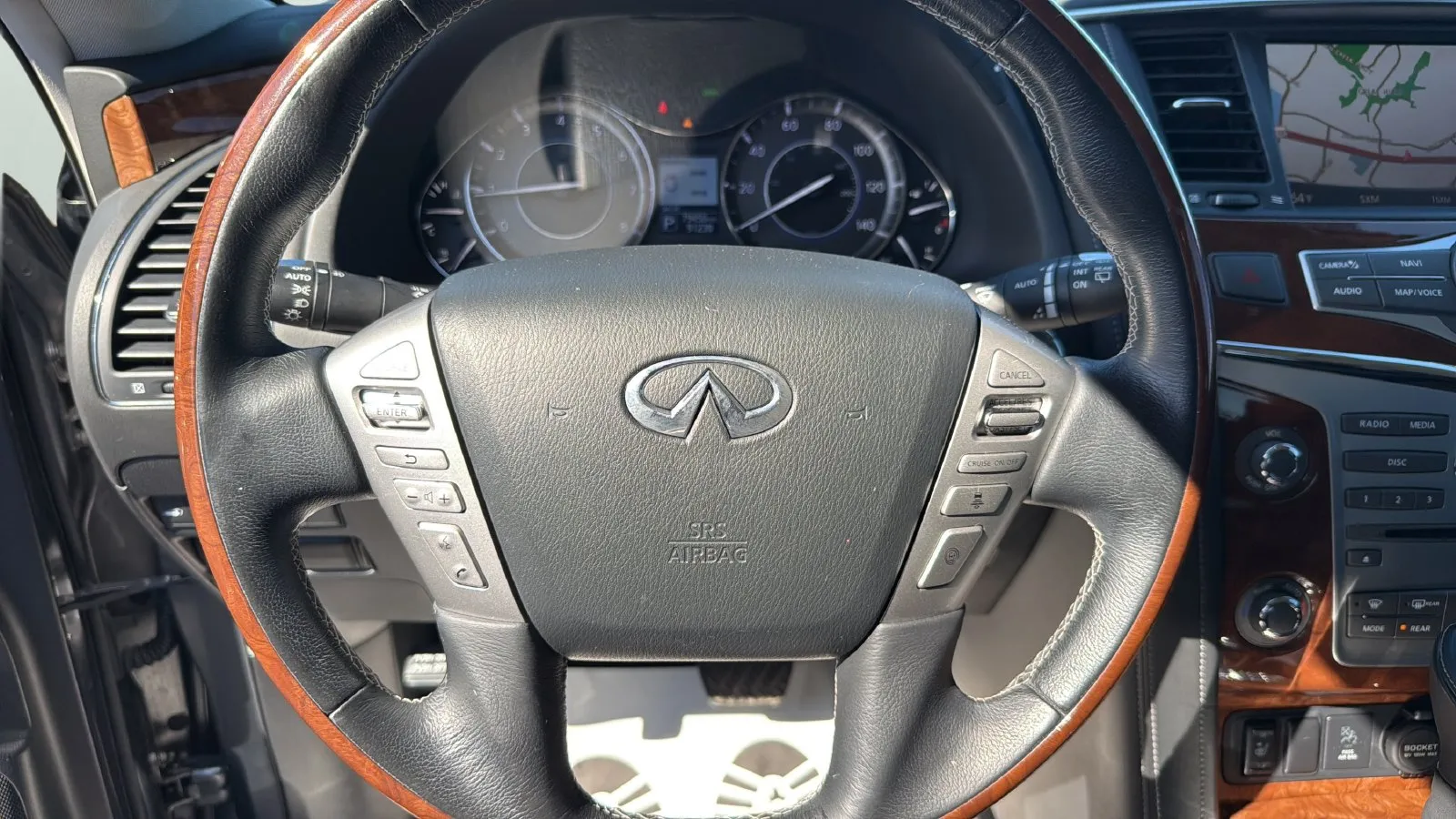Infiniti QX80 photo 14