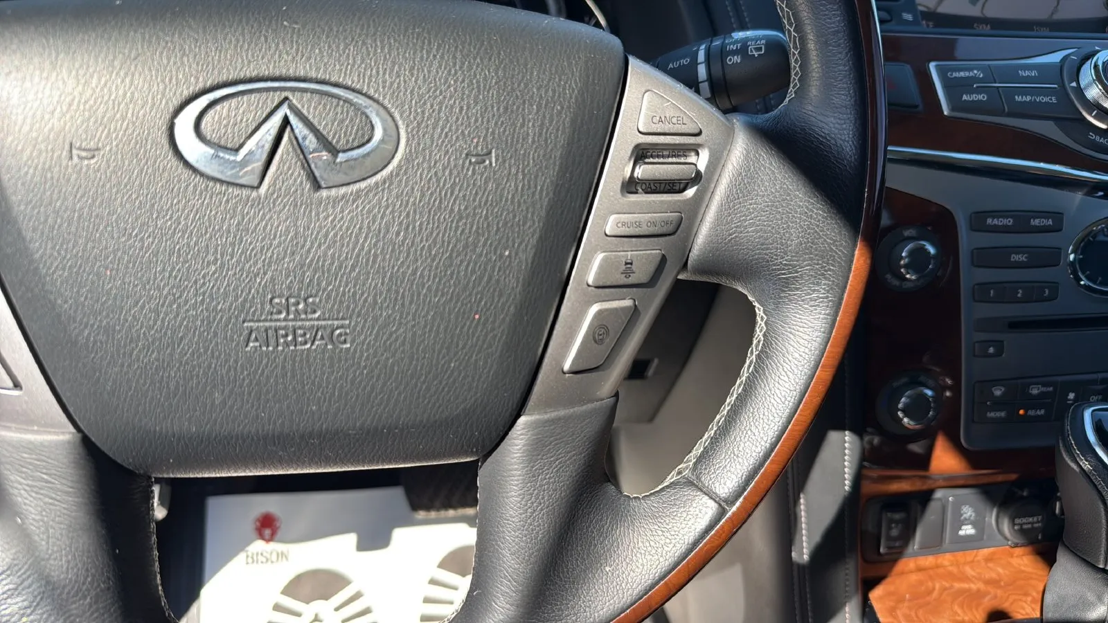 Infiniti QX80 photo 15