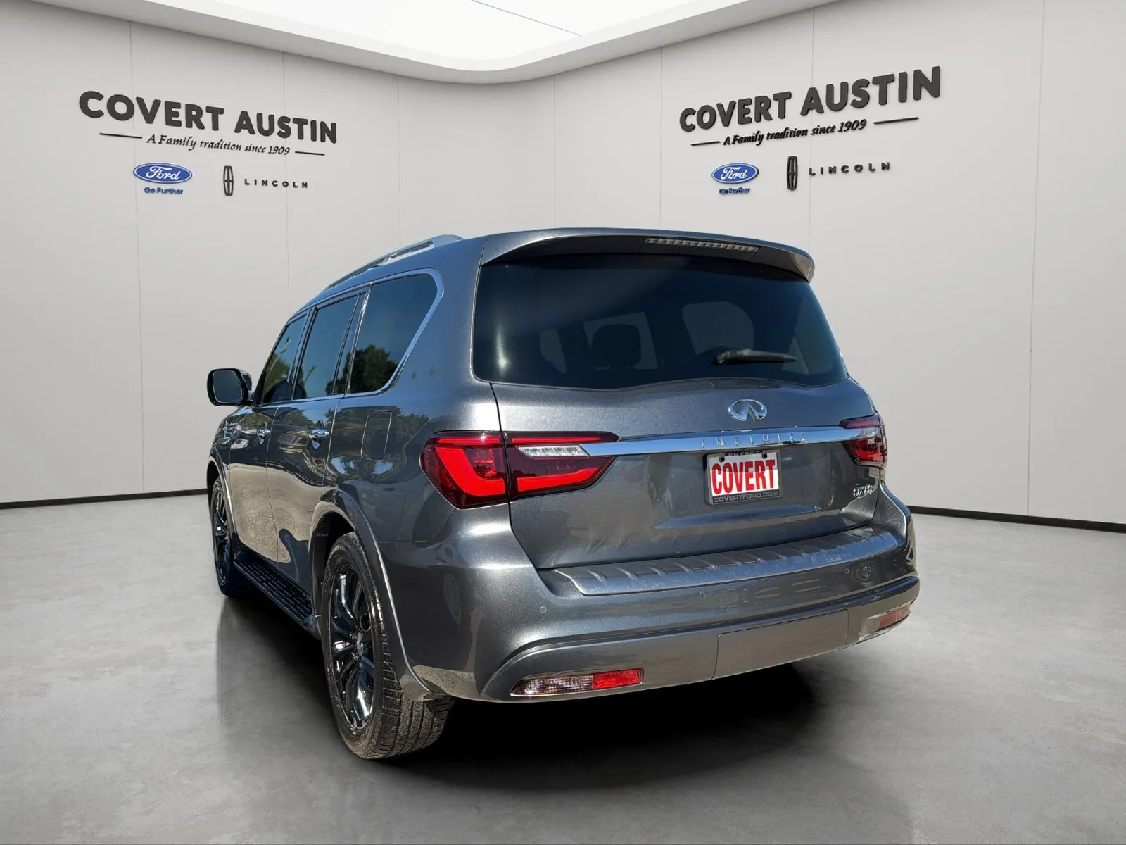 Infiniti QX80 photo 3