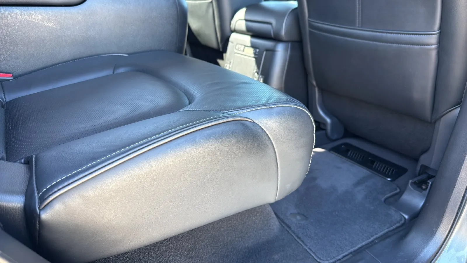 Infiniti QX80 photo 26